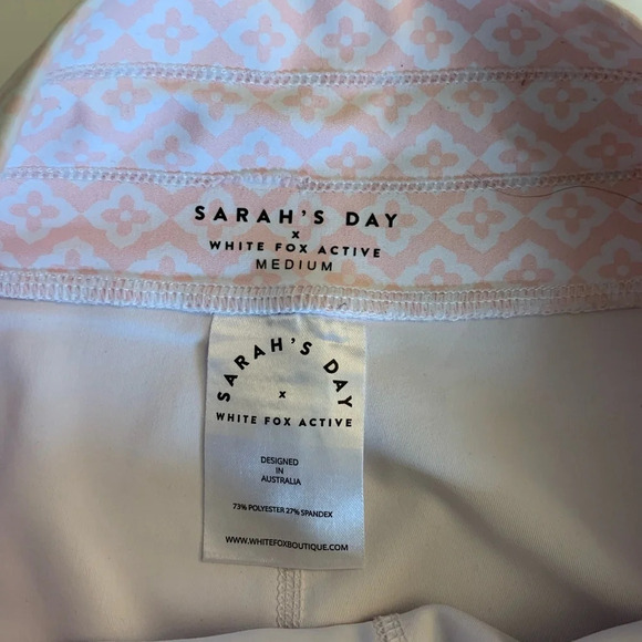 Sarah's Day × White Fox Vinyasa
Flow leggings pink floral pattern size medium. - Picture 7 of 11